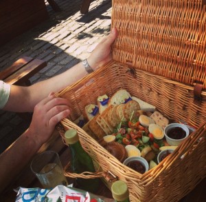 The Apple - Picnic Hamper