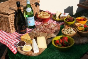 Arch House Deli picnic hamper