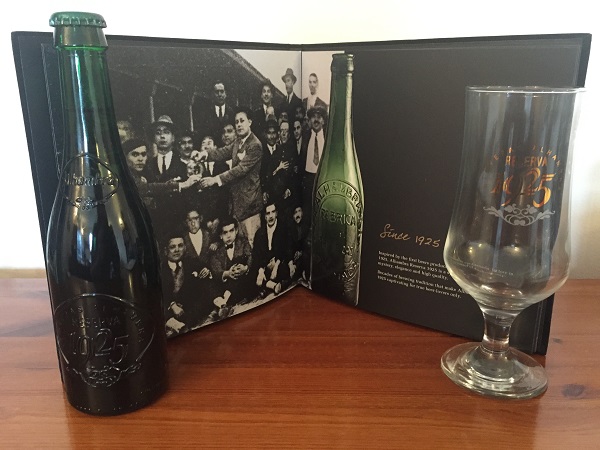 Alhambra Reserva 1925 - Bottles and glass