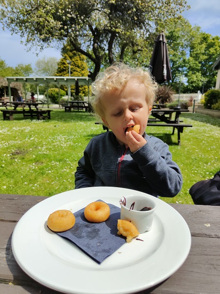 Jubilee Inn Flax Bourton - Kids' Doughnuts