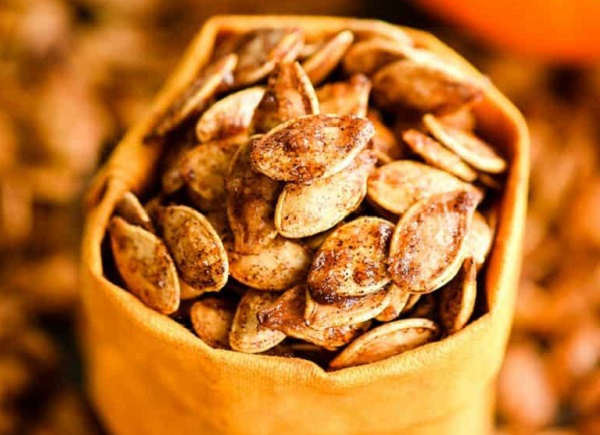 Roasted cinnamon sugar pumpkin seeds - Joy Food Sunshine