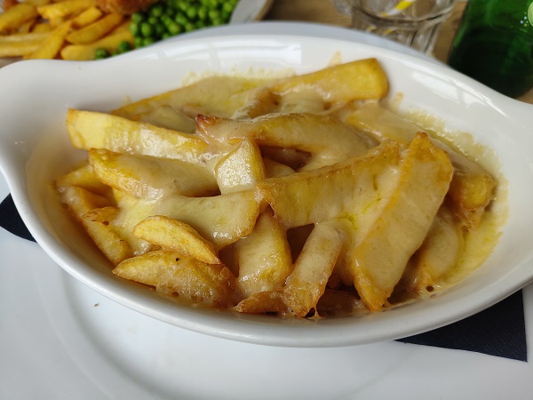 The Angel on the Bridge, Henley-on-Thames - Cheesy Chips