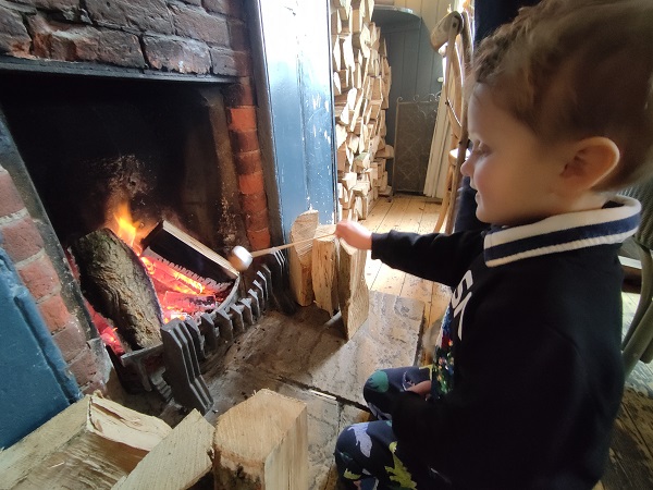 The Angel on the Bridge, Henley-on-Thames - Toasting Marshmallows