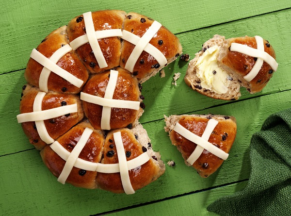 Tear and share hot cross buns