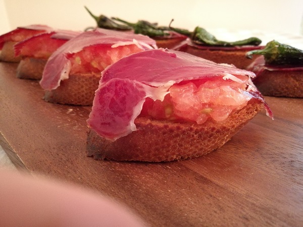 Jamon tapas with tomatoes