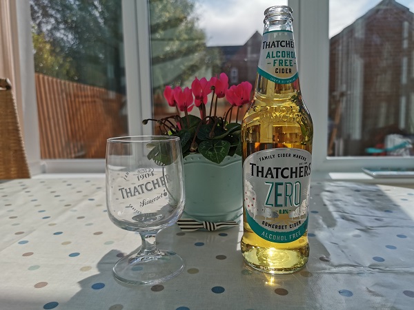 Thatchers Zero - bottle and glass