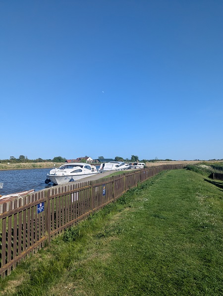 Acle Bridge Inn, Norfolk - Boats