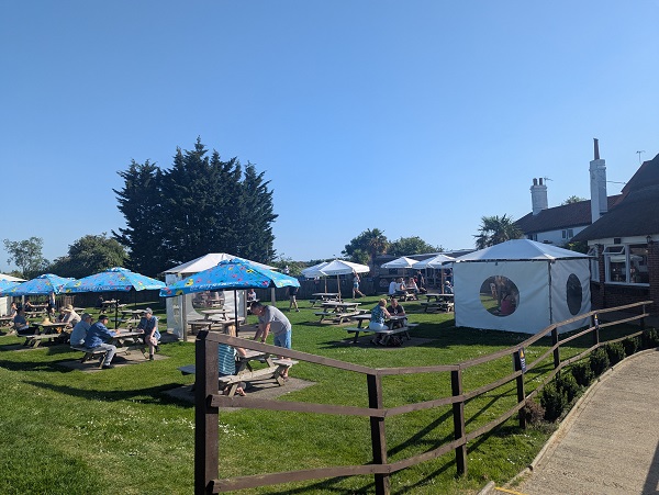 Acle Bridge Inn, Norfolk - Garden